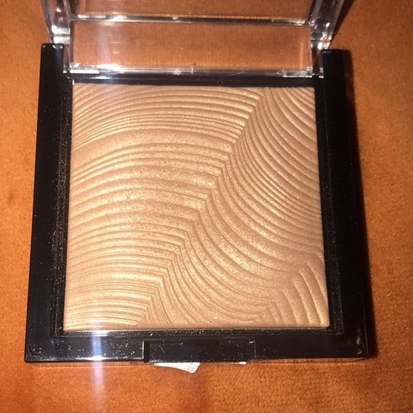 Revlon SkinLights Prismatic Bronzer (sunlit glow)* - Picture 2 of 3